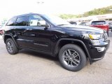 2017 Jeep Grand Cherokee Limited 4x4 Front 3/4 View