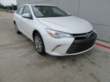 2017 Toyota Camry XLE Front 3/4 View