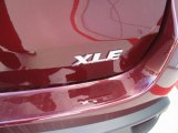 2016 Toyota Highlander XLE Marks and Logos
