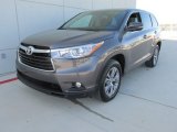 2016 Toyota Highlander LE Plus Front 3/4 View