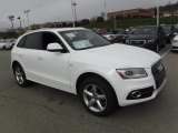 2017 Audi Q5 2.0 TFSI Premium Plus quattro Front 3/4 View