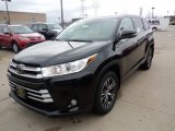 2017 Toyota Highlander LE AWD Front 3/4 View