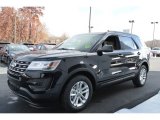 2017 Ford Explorer FWD Front 3/4 View