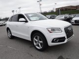 2017 Audi Q5 2.0 TFSI Premium Plus quattro Front 3/4 View