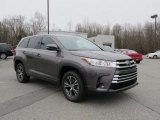 2017 Toyota Highlander LE Front 3/4 View