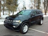 2017 Jeep Grand Cherokee Laredo 4x4 Front 3/4 View