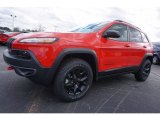 2017 Jeep Cherokee Trailhawk 4x4 Front 3/4 View