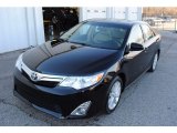 2014 Toyota Camry XLE V6 Front 3/4 View
