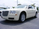 2009 Cool Vanilla White Chrysler 300  #11891940