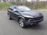 2017 Jeep Cherokee Trailhawk 4x4 Front 3/4 View