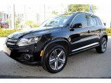 Deep Black Pearl Volkswagen Tiguan in 2017