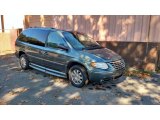 2006 Chrysler Town & Country Limited Front 3/4 View