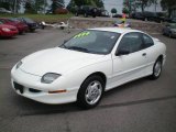 1998 Bright White Pontiac Sunfire SE Coupe #11972782
