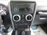 2010 Jeep Wrangler Unlimited Sahara 4x4 Controls