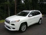 2017 Jeep Cherokee Overland 4x4 Front 3/4 View
