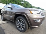 2017 Jeep Grand Cherokee Overland 4x4 Front 3/4 View