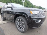 2017 Jeep Grand Cherokee Overland 4x4 Front 3/4 View