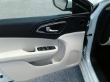 2017 Chrysler 200 Limited Platinum Door Panel
