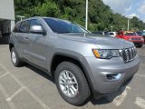 2018 Jeep Grand Cherokee Laredo 4x4 Front 3/4 View