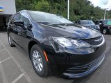 2018 Chrysler Pacifica LX Front 3/4 View