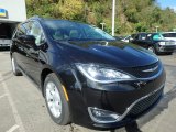 2018 Chrysler Pacifica Touring L Plus Front 3/4 View