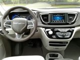 2018 Chrysler Pacifica Touring L Dashboard
