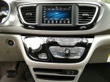 2018 Chrysler Pacifica Touring L Dashboard