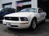 2009 Performance White Ford Mustang V6 Coupe #12351693