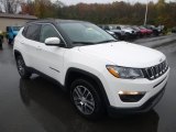 2018 Jeep Compass Latitude 4x4 Front 3/4 View