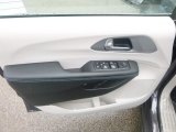 2018 Chrysler Pacifica Hybrid Limited Door Panel