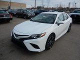 2018 Super White Toyota Camry SE #123948271