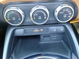 2018 Fiat 124 Spider Lusso Roadster Controls