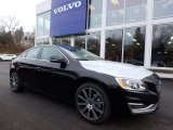 2018 Volvo S60 T5 AWD Front 3/4 View