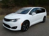 Chrysler Pacifica 2018 Data, Info and Specs
