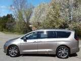 2018 Molten Silver Chrysler Pacifica Limited #126004826