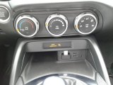 2018 Fiat 124 Spider Classica Roadster Controls