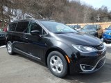 Brilliant Black Crystal Pearl Chrysler Pacifica in 2018