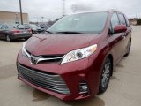 2018 Toyota Sienna XLE Front 3/4 View