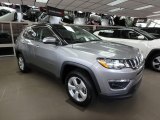 2018 Jeep Compass Latitude 4x4 Front 3/4 View