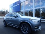 2018 Volvo XC90 T5 AWD Momentum Front 3/4 View