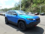 2019 Jeep Cherokee Trailhawk Elite 4x4 Front 3/4 View