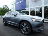 2018 Volvo XC60 T5 AWD Momentum Front 3/4 View