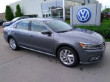 2018 Volkswagen Passat SE Front 3/4 View