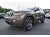 2018 Jeep Grand Cherokee Altitude Front 3/4 View