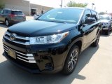 2018 Midnight Black Metallic Toyota Highlander LE #127418384