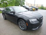 2018 Chrysler 300 Touring AWD Front 3/4 View