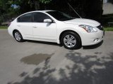 Winter Frost White Nissan Altima in 2010