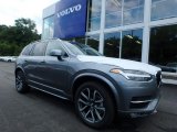 2019 Volvo XC90 T5 AWD Momentum Front 3/4 View