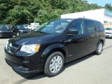 2019 Dodge Grand Caravan SE Front 3/4 View