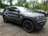 2018 Jeep Grand Cherokee Altitude 4x4 Front 3/4 View